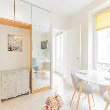 Cosy For Two Tour Eiffel Champs De Mars